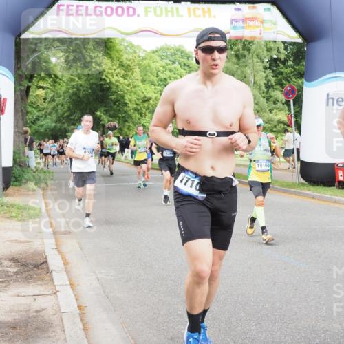 29.06.2025 - hella hamburg halbmarathon MichiJ http://msf.ph/oto/8380685 29.06.2025 10:46:17 Zwischen KM18-KM19 2780, 4986, 6220, 7065, 8585, 10488, 11394, 12206, 12261, 12446, 15232, 15284, 19160 meine-sportfotos.de