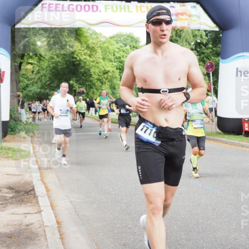 29.06.2025 - hella hamburg halbmarathon MichiJ http://msf.ph/oto/8380688 29.06.2025 10:46:17 Zwischen KM18-KM19 2780, 4986, 6220, 7065, 8585, 10488, 11394, 12206, 12261, 12446, 15232, 15284, 19160 meine-sportfotos.de