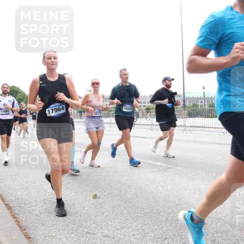 29.06.2025 - hella hamburg halbmarathon Lena Gebhardt http://msf.ph/oto/8380695 29.06.2025 10:49:29 Lombardsbrücke 11681, 17964, 3070, 10333, 17315, 11889, 1040, 1041, 1525, 1625, 1805, 1888, 2067, 2395, 2466, 2527, 2541, 2668, 2713, 2862, 2927, 2997, 3070, 3086, 3183, 3232, 3253, 3383, 3943, 4403, 4525, 4527, 4589, 4769, 4809, 5076, 5106, 5118, 5463, 5551, 5552, 5694, 6191, 6694, 6979, 6989, 7301, 7305, 7339, 7650, 7679, 7931, 7936, 8549, 9162, 9245, 9261, 9341, 9359, 10033, 10038, 10130, 10333, 10403, 10479, 10704, 10782, 10785, 11031, 11192, 11558, 11631, 12388, 13764 meine-sportfotos.de