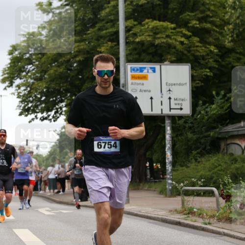 29.06.2025 - hella hamburg halbmarathon Yannick Fuchs http://msf.ph/oto/8380713 29.06.2025 10:54:47 20KM 1188, 1364, 1414, 1453, 1653, 2322, 2323, 3698, 5602, 5603, 6033, 6201, 6309, 6487, 6754, 6757, 6921, 7006, 7065, 7306, 7636, 7759, 7761, 8421, 8422, 8662, 8923, 9020, 9021, 10534, 11623, 11702, 11782, 11937, 12491, 13459, 13516, 13589, 14429, 15269, 16621, 17226, 17899, 17952, 18029, 18063, 18757, 19117, 19146, 19242, 19246 meine-sportfotos.de