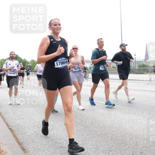 29.06.2025 - hella hamburg halbmarathon Lena Gebhardt http://msf.ph/oto/8380765 29.06.2025 10:49:29 Lombardsbrücke 1168, 17964, 3070, 1033, 1040, 1041, 1525, 1625, 1805, 1888, 2067, 2395, 2466, 2527, 2541, 2668, 2713, 2862, 2927, 2997, 3070, 3086, 3183, 3232, 3253, 3383, 3943, 4403, 4525, 4527, 4589, 4769, 4809, 5076, 5106, 5118, 5463, 5551, 5552, 5694, 6191, 6694, 6979, 6989, 7301, 7305, 7339, 7650, 7679, 7931, 7936, 8549, 9162, 9245, 9261, 9341, 9359, 10033, 10038, 10130, 10333, 10403, 10479, 10704, 10782, 10785, 11031, 11192, 11558, 11631, 12388, 13764 meine-sportfotos.de