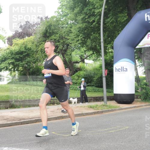 29.06.2025 - hella hamburg halbmarathon KatJ http://msf.ph/oto/8380807 29.06.2025 10:25:07 Zwischen KM18-KM19 2774, 4062, 6990 meine-sportfotos.de