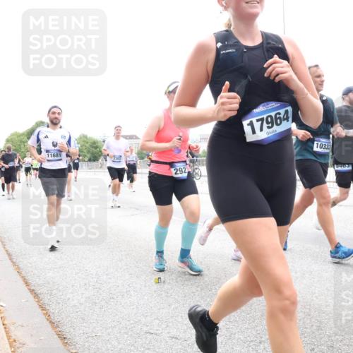 29.06.2025 - hella hamburg halbmarathon Lena Gebhardt http://msf.ph/oto/8380973 29.06.2025 10:49:30 Lombardsbrücke 11681, 3383, 292, 17964, 10333, 3405, 1040, 1041, 1525, 1625, 1805, 1888, 2067, 2395, 2466, 2527, 2541, 2668, 2713, 2862, 2927, 2997, 3070, 3086, 3183, 3232, 3253, 3383, 3943, 4403, 4525, 4527, 4589, 4769, 4809, 5076, 5106, 5118, 5463, 5552, 5694, 6191, 6694, 6979, 6989, 7301, 7305, 7339, 7366, 7650, 7679, 7931, 7936, 8549, 9162, 9245, 9261, 9341, 9359, 10033, 10038, 10130, 10333, 10403, 10479, 10704, 10782, 10785, 11031, 11192, 11558, 11631, 12388, 13764 meine-sportfotos.de