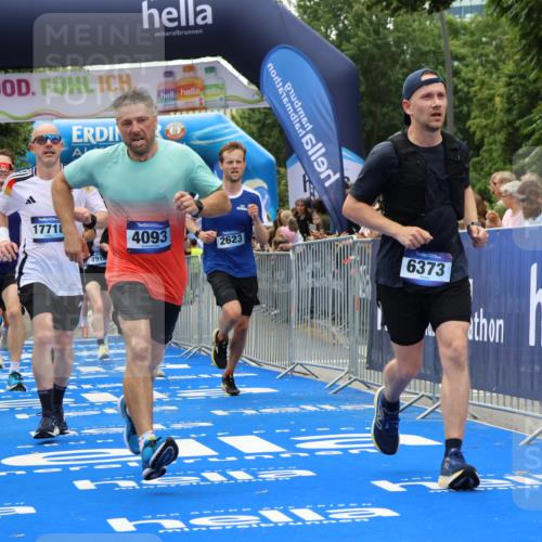 29.06.2025 - hella hamburg halbmarathon Strokosch-Dieckow http://msf.ph/oto/8380996 29.06.2025 10:47:09 Ziel 1460, 2623, 4093, 5472, 6134, 6373, 6700, 6716, 7480, 7908, 9794, 10208, 10211, 12579, 13007, 13672, 15684, 16286, 17718, 17915, 18856 meine-sportfotos.de