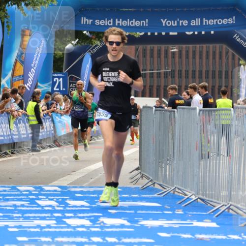 29.06.2025 - hella hamburg halbmarathon Strokosch-Dieckow http://msf.ph/oto/8381041 29.06.2025 10:24:26 Ziel 7855, 18695 meine-sportfotos.de