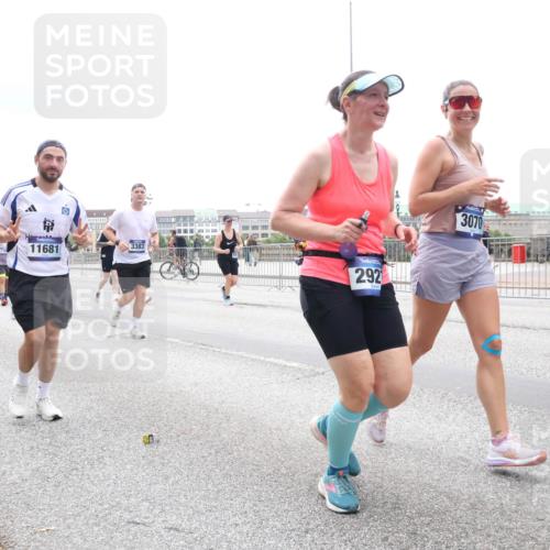 29.06.2025 - hella hamburg halbmarathon Lena Gebhardt http://msf.ph/oto/8381104 29.06.2025 10:49:30 Lombardsbrücke 11681, 3383, 292, 3070, 1040, 1041, 1525, 1625, 1805, 1888, 2067, 2395, 2466, 2527, 2541, 2668, 2713, 2862, 2927, 2997, 3070, 3086, 3183, 3232, 3253, 3383, 3943, 4403, 4525, 4527, 4589, 4769, 4809, 5076, 5106, 5118, 5463, 5552, 5694, 6191, 6694, 6979, 6989, 7301, 7305, 7339, 7366, 7650, 7679, 7931, 7936, 8549, 9162, 9245, 9261, 9341, 9359, 10033, 10038, 10130, 10333, 10403, 10479, 10704, 10782, 10785, 11031, 11192, 11558, 11631, 12388, 13764 meine-sportfotos.de