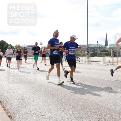 29.06.2025 - hella hamburg halbmarathon Lena Gebhardt http://msf.ph/oto/8381172 29.06.2025 10:15:33 Lombardsbrücke 1825, 1077, 13500, 13453, 1693916041, 3252, 3417, 1296, 1440, 1524, 1745, 2110, 2281, 2720, 2989, 3417, 3513, 3650, 4007, 4466, 4492, 4494, 4495, 5069, 5271, 5739, 5986, 6317, 6376, 6576, 7452, 7809, 7810, 7881, 7941, 7942, 8237, 8256, 8609, 9192, 9307, 9423, 9657, 9847, 9975, 9997, 10108, 10608, 10775, 10858, 12457, 12469, 12521, 13179, 13197, 13453, 13500, 13818, 13951, 14413, 14423, 14550, 14552, 15150, 15307, 15740 meine-sportfotos.de
