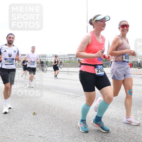 29.06.2025 - hella hamburg halbmarathon Lena Gebhardt http://msf.ph/oto/8381179 29.06.2025 10:49:30 Lombardsbrücke 11681, 3383, 292, 3070, 1040, 1041, 1525, 1625, 1805, 1888, 2067, 2395, 2466, 2527, 2541, 2668, 2713, 2862, 2927, 2997, 3070, 3086, 3183, 3232, 3253, 3383, 3943, 4403, 4525, 4527, 4589, 4769, 4809, 5076, 5106, 5118, 5463, 5552, 5694, 6191, 6694, 6979, 6989, 7301, 7305, 7339, 7366, 7650, 7679, 7931, 7936, 8549, 9162, 9245, 9261, 9341, 9359, 10033, 10038, 10130, 10333, 10403, 10479, 10704, 10782, 10785, 11031, 11192, 11558, 11631, 12388, 13764 meine-sportfotos.de