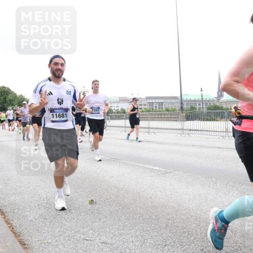 29.06.2025 - hella hamburg halbmarathon Lena Gebhardt http://msf.ph/oto/8381222 29.06.2025 10:49:31 Lombardsbrücke 3383, 11681, 292, 3, 1040, 1041, 1525, 1625, 1805, 1888, 2067, 2395, 2466, 2527, 2541, 2668, 2713, 2862, 2927, 2997, 3070, 3086, 3183, 3232, 3383, 3943, 4403, 4525, 4527, 4589, 4769, 4809, 5076, 5106, 5118, 5463, 5552, 5694, 6191, 6694, 6979, 6989, 7301, 7305, 7339, 7366, 7650, 7679, 7931, 7936, 8065, 8549, 9162, 9245, 9261, 9341, 9359, 10033, 10038, 10130, 10333, 10403, 10479, 10704, 10782, 10785, 11031, 11192, 11558, 11631, 12388, 13764, 14692 meine-sportfotos.de