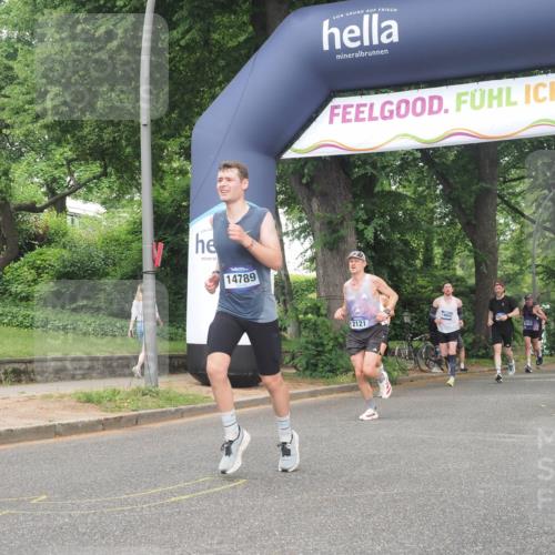 29.06.2025 - hella hamburg halbmarathon KatJ http://msf.ph/oto/8381227 29.06.2025 10:25:14 Zwischen KM18-KM19 2121, 5042, 6993 meine-sportfotos.de