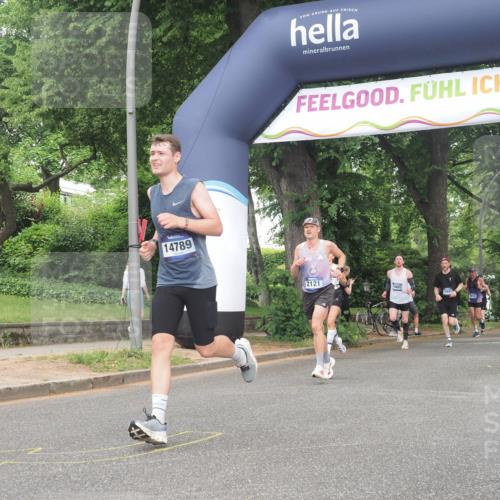 29.06.2025 - hella hamburg halbmarathon KatJ http://msf.ph/oto/8381251 29.06.2025 10:25:14 Zwischen KM18-KM19 2121, 5042, 6993 meine-sportfotos.de