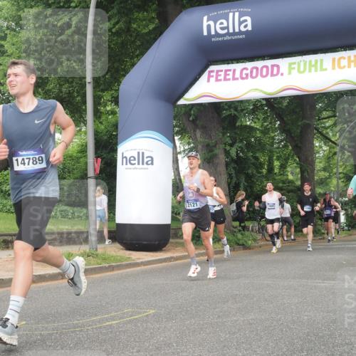 29.06.2025 - hella hamburg halbmarathon KatJ http://msf.ph/oto/8381262 29.06.2025 10:25:14 Zwischen KM18-KM19 2121, 5042, 6993 meine-sportfotos.de