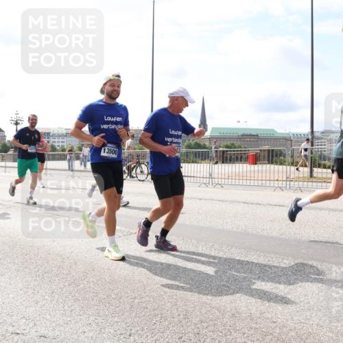29.06.2025 - hella hamburg halbmarathon Lena Gebhardt http://msf.ph/oto/8381279 29.06.2025 10:15:34 Lombardsbrücke 182, 13500, 1077, 3417, 1296, 1440, 1524, 1745, 2110, 2281, 2720, 2989, 3417, 3513, 3650, 4007, 4466, 4492, 4494, 4495, 5069, 5271, 5739, 5986, 6317, 6376, 6576, 7452, 7809, 7810, 7881, 7941, 7942, 8237, 8256, 9192, 9307, 9423, 9657, 9847, 9975, 9997, 10108, 10608, 10775, 10858, 12457, 12469, 12521, 13179, 13197, 13453, 13500, 13818, 13951, 14413, 14423, 14550, 14552, 15150, 15307, 15740 meine-sportfotos.de