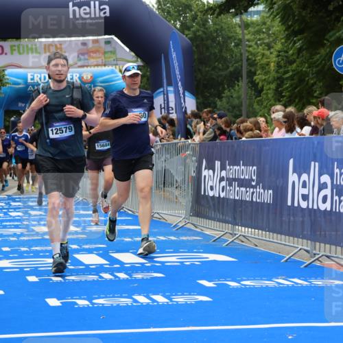 29.06.2025 - hella hamburg halbmarathon Strokosch-Dieckow http://msf.ph/oto/8381283 29.06.2025 10:47:04 Ziel 1460, 1689, 2623, 4093, 4377, 5472, 6373, 6700, 7908, 9794, 10122, 12579, 13007, 13728, 14415, 14449, 14594, 14783, 15684, 15825, 16081, 17718, 17979 meine-sportfotos.de