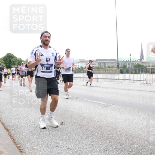 29.06.2025 - hella hamburg halbmarathon Lena Gebhardt http://msf.ph/oto/8381298 29.06.2025 10:49:31 Lombardsbrücke 4525, 4527, 11681, 383, 1040, 1041, 1525, 1625, 1805, 1888, 2067, 2395, 2466, 2527, 2541, 2668, 2713, 2862, 2927, 2997, 3070, 3086, 3183, 3232, 3383, 3943, 4403, 4525, 4527, 4589, 4769, 4809, 5076, 5106, 5118, 5463, 5552, 5694, 6191, 6694, 6979, 6989, 7301, 7305, 7339, 7366, 7650, 7679, 7931, 7936, 8065, 8549, 9162, 9245, 9261, 9341, 9359, 10033, 10038, 10130, 10333, 10403, 10479, 10704, 10782, 10785, 11031, 11192, 11558, 11631, 12388, 13764, 14692 meine-sportfotos.de