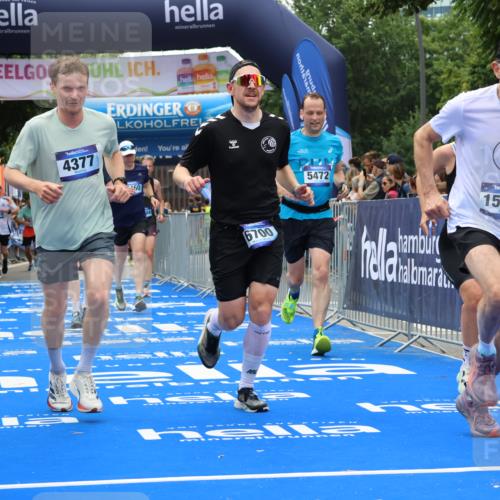 29.06.2025 - hella hamburg halbmarathon Strokosch-Dieckow http://msf.ph/oto/8381334 29.06.2025 10:47:02 Ziel 1139, 1460, 1689, 4093, 4377, 5472, 6700, 7908, 9794, 10122, 12579, 13007, 13728, 14415, 14449, 14594, 14783, 15684, 15825, 16081, 17979 meine-sportfotos.de