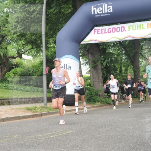 29.06.2025 - hella hamburg halbmarathon KatJ http://msf.ph/oto/8381337 29.06.2025 10:25:15 Zwischen KM18-KM19 2121, 5042, 6993 meine-sportfotos.de