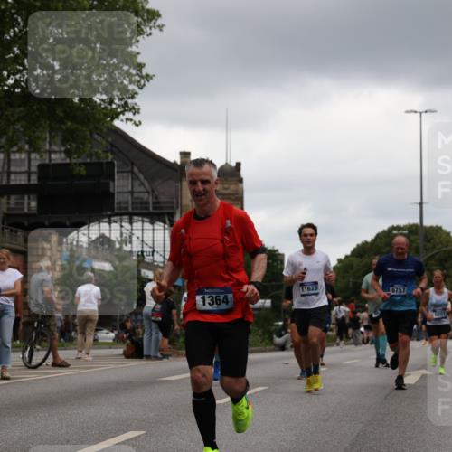 29.06.2025 - hella hamburg halbmarathon Yannick Fuchs http://msf.ph/oto/8381360 29.06.2025 10:54:51 20KM 1188, 1364, 1414, 1453, 1653, 2322, 2323, 2661, 3698, 5602, 5603, 6033, 6201, 6487, 6708, 6754, 6757, 6921, 7006, 7065, 7306, 7636, 7759, 7761, 8421, 8422, 8662, 8923, 9020, 9021, 9984, 10534, 11623, 11702, 11782, 12491, 13459, 13516, 13589, 15269, 16621, 17145, 17226, 17899, 17951, 17952, 18133, 18757, 19117, 19146, 19242 meine-sportfotos.de