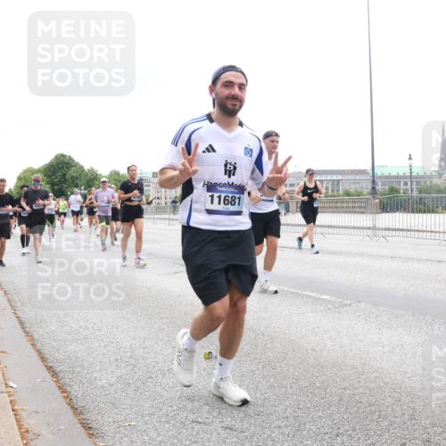 29.06.2025 - hella hamburg halbmarathon Lena Gebhardt http://msf.ph/oto/8381402 29.06.2025 10:49:31 Lombardsbrücke 11681, 1040, 1041, 1525, 1625, 1805, 1888, 2067, 2395, 2466, 2527, 2541, 2668, 2713, 2862, 2927, 2997, 3070, 3086, 3183, 3232, 3383, 3943, 4403, 4525, 4527, 4589, 4769, 4809, 5076, 5106, 5118, 5463, 5552, 5694, 6191, 6694, 6979, 6989, 7301, 7305, 7339, 7366, 7650, 7679, 7931, 7936, 8065, 8549, 9162, 9245, 9261, 9341, 9359, 10033, 10038, 10130, 10333, 10403, 10479, 10704, 10782, 10785, 11031, 11192, 11558, 11631, 12388, 13764, 14692 meine-sportfotos.de