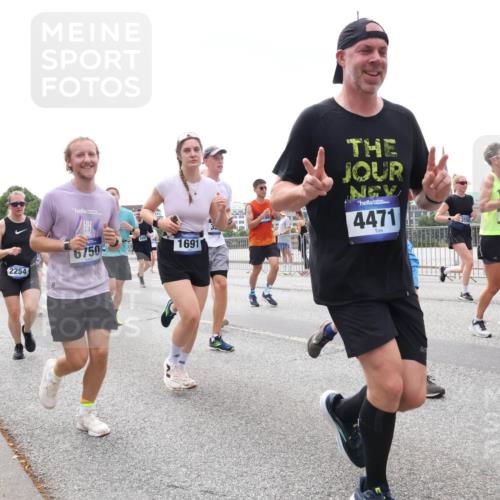 29.06.2025 - hella hamburg halbmarathon Lena Gebhardt http://msf.ph/oto/8381416 29.06.2025 10:40:17 Lombardsbrücke 2254, 67509, 1691, 4471, 8815, 1018, 1037, 1058, 1076, 1291, 1586, 1691, 1899, 2019, 2109, 2254, 2313, 2515, 2572, 2762, 2763, 2866, 2888, 3237, 3293, 3295, 3515, 3607, 3808, 3810, 3882, 3883, 3884, 4173, 4271, 4471, 4756, 4906, 5059, 5113, 5229, 5263, 5351, 5352, 5654, 5702, 5877, 5901, 5975, 6076, 6097, 6229, 6278, 6280, 6363, 6463, 6548, 6673, 6698, 6750, 6866, 6876, 6890, 6920, 7045, 7108, 7174, 7455, 7456, 7675, 7850, 8107, 8307, 8378, 8391, 8612 meine-sportfotos.de