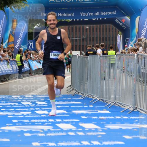 29.06.2025 - hella hamburg halbmarathon Strokosch-Dieckow http://msf.ph/oto/8381421 29.06.2025 10:24:18 Ziel 5612, 6816, 7331, 18695 meine-sportfotos.de