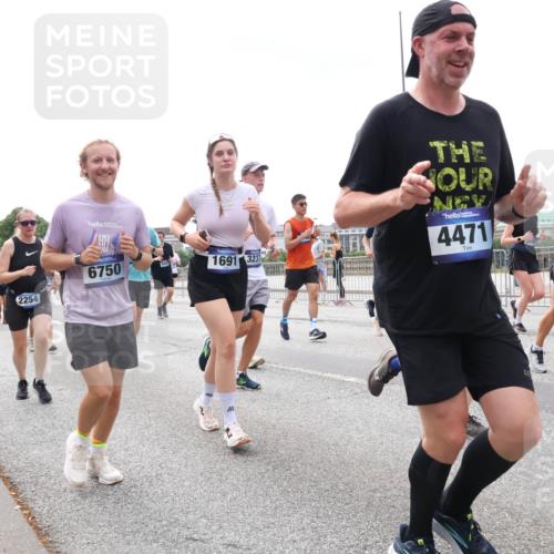 29.06.2025 - hella hamburg halbmarathon Lena Gebhardt http://msf.ph/oto/8381458 29.06.2025 10:40:18 Lombardsbrücke 753, 6750, 1691, 3237, 2254, 4471, 881, 1018, 1037, 1058, 1076, 1291, 1586, 1691, 1899, 2019, 2109, 2254, 2313, 2515, 2572, 2762, 2763, 2866, 2888, 3237, 3293, 3295, 3515, 3607, 3808, 3810, 3882, 3883, 3884, 4173, 4271, 4471, 4756, 4906, 5059, 5113, 5229, 5263, 5351, 5352, 5654, 5702, 5877, 5901, 5975, 6076, 6097, 6229, 6278, 6280, 6363, 6463, 6548, 6673, 6698, 6750, 6866, 6876, 6890, 6920, 7045, 7108, 7174, 7455, 7456, 7675, 7850, 8107, 8307, 8378, 8391, 8612 meine-sportfotos.de