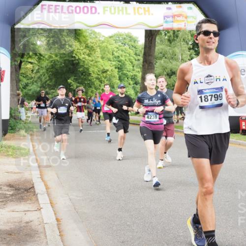 29.06.2025 - hella hamburg halbmarathon MichiJ http://msf.ph/oto/8381475 29.06.2025 10:46:31 Zwischen KM18-KM19 4238, 6033, 6438, 6470, 8326, 12564, 12736, 13706, 14732, 15344, 16530, 17814, 18377, 18799 meine-sportfotos.de