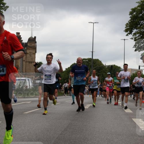29.06.2025 - hella hamburg halbmarathon Yannick Fuchs http://msf.ph/oto/8381505 29.06.2025 10:54:52 20KM 1188, 1364, 1414, 1453, 1653, 2322, 2323, 2661, 3698, 5602, 5603, 5775, 6033, 6201, 6487, 6708, 6754, 6757, 6921, 7006, 7065, 7306, 7636, 7759, 7761, 8421, 8662, 8923, 9020, 9021, 9984, 10534, 11623, 11702, 11782, 12491, 13459, 13516, 13589, 15269, 16621, 17145, 17226, 17951, 17952, 18133, 18757, 19117, 19146, 19242 meine-sportfotos.de