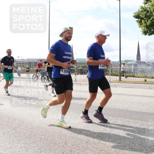 29.06.2025 - hella hamburg halbmarathon Lena Gebhardt http://msf.ph/oto/8381520 29.06.2025 10:15:34 Lombardsbrücke 1345, 1077, 13500, 1296, 1440, 1524, 1745, 2110, 2281, 2720, 2989, 3417, 3513, 3650, 4007, 4466, 4492, 4494, 4495, 5069, 5271, 5739, 5986, 6317, 6376, 6576, 7452, 7809, 7810, 7881, 7941, 7942, 8237, 8256, 9192, 9307, 9423, 9657, 9847, 9975, 9997, 10108, 10608, 10775, 10858, 12457, 12469, 12521, 13179, 13197, 13453, 13500, 13818, 13951, 14413, 14423, 14550, 14552, 15150, 15307, 15740 meine-sportfotos.de