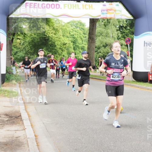 29.06.2025 - hella hamburg halbmarathon MichiJ http://msf.ph/oto/8381534 29.06.2025 10:46:32 Zwischen KM18-KM19 4238, 6033, 6438, 6470, 8326, 10281, 10301, 11041, 12564, 12736, 13706, 14732, 15344, 17814, 18377, 18799 meine-sportfotos.de