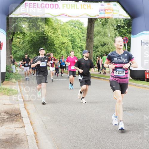 29.06.2025 - hella hamburg halbmarathon MichiJ http://msf.ph/oto/8381545 29.06.2025 10:46:32 Zwischen KM18-KM19 4238, 6033, 6438, 6470, 8326, 10281, 10301, 11041, 12564, 12736, 13706, 14732, 15344, 17814, 18377, 18799 meine-sportfotos.de