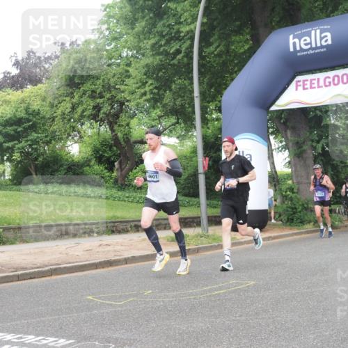 29.06.2025 - hella hamburg halbmarathon KatJ http://msf.ph/oto/8381554 29.06.2025 10:25:17 Zwischen KM18-KM19 2121, 5042, 6993 meine-sportfotos.de