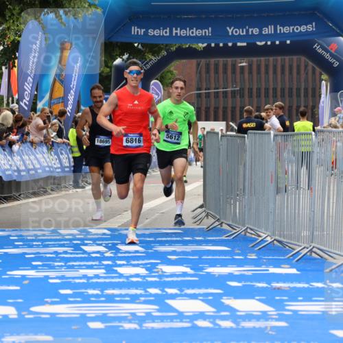 29.06.2025 - hella hamburg halbmarathon Strokosch-Dieckow http://msf.ph/oto/8381581 29.06.2025 10:24:15 Ziel 5612, 6816, 7331, 18569, 18695 meine-sportfotos.de