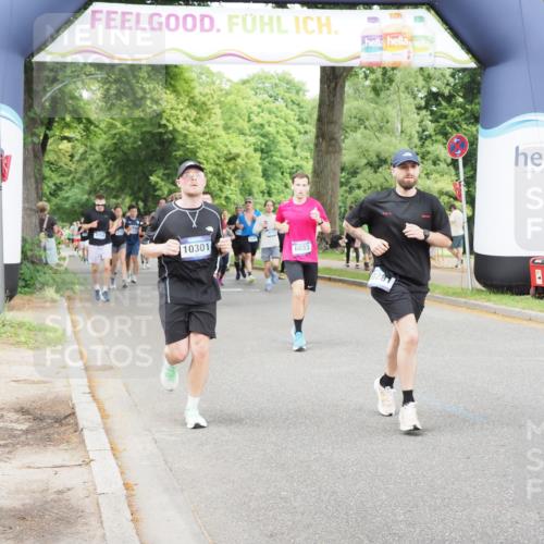 29.06.2025 - hella hamburg halbmarathon MichiJ http://msf.ph/oto/8381621 29.06.2025 10:46:32 Zwischen KM18-KM19 4238, 6033, 6438, 6470, 8326, 10281, 10301, 11041, 12564, 12736, 13706, 14732, 15344, 17814, 18377, 18799 meine-sportfotos.de