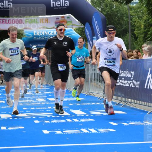 29.06.2025 - hella hamburg halbmarathon Strokosch-Dieckow http://msf.ph/oto/8381636 29.06.2025 10:47:01 Ziel 1139, 1460, 1689, 4093, 4377, 5472, 6700, 7908, 9794, 10122, 12579, 13728, 14385, 14415, 14449, 14594, 14783, 15684, 15825, 16081, 17979 meine-sportfotos.de
