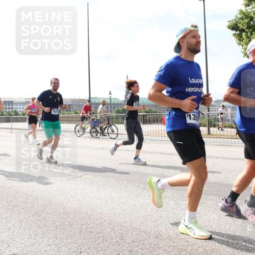 29.06.2025 - hella hamburg halbmarathon Lena Gebhardt http://msf.ph/oto/8381662 29.06.2025 10:15:34 Lombardsbrücke 14412, 1077, 3417, 1350, 1296, 1440, 1524, 1745, 2110, 2281, 2720, 2989, 3417, 3513, 3650, 4007, 4466, 4492, 4494, 4495, 5069, 5271, 5739, 5986, 6317, 6376, 6576, 7452, 7809, 7810, 7881, 7941, 7942, 8237, 8256, 9192, 9307, 9423, 9657, 9847, 9975, 9997, 10108, 10608, 10775, 10858, 12457, 12469, 12521, 13179, 13197, 13453, 13500, 13818, 13951, 14413, 14423, 14550, 14552, 15150, 15307, 15740 meine-sportfotos.de