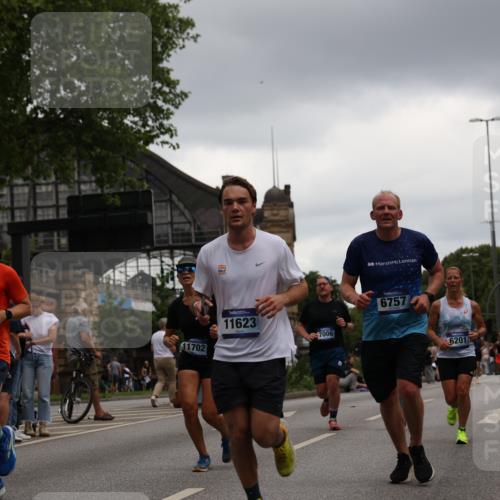 29.06.2025 - hella hamburg halbmarathon Yannick Fuchs http://msf.ph/oto/8381727 29.06.2025 10:54:53 20KM 1188, 1364, 1414, 1453, 1653, 2322, 2323, 2661, 3698, 5602, 5603, 5775, 6033, 6201, 6487, 6708, 6754, 6757, 6921, 7006, 7065, 7306, 7636, 7759, 7761, 8662, 9020, 9021, 9984, 10534, 11623, 11702, 11782, 13459, 13516, 15269, 16621, 17145, 17226, 17951, 17952, 18133, 18757, 19117, 19146, 19242 meine-sportfotos.de