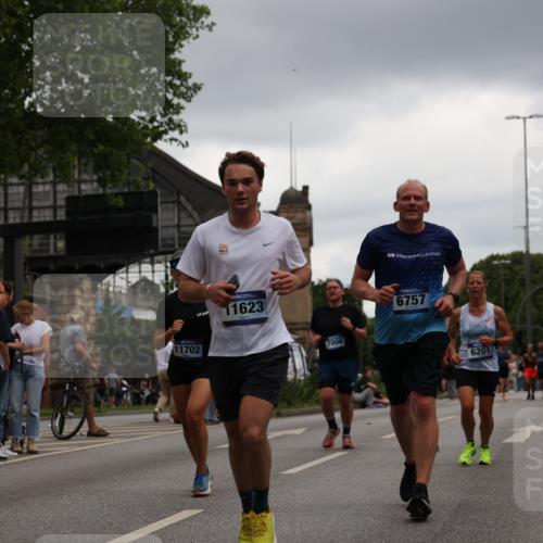 29.06.2025 - hella hamburg halbmarathon Yannick Fuchs http://msf.ph/oto/8381778 29.06.2025 10:54:54 20KM 1188, 1364, 1414, 1453, 1653, 2322, 2323, 2661, 3698, 5602, 5603, 5775, 6033, 6201, 6487, 6708, 6754, 6757, 6921, 7006, 7306, 7636, 7759, 7761, 8662, 9020, 9021, 9611, 9984, 10534, 11623, 11702, 11782, 12789, 12908, 13459, 13516, 15269, 16621, 17145, 17226, 17951, 17952, 18133, 18757, 19117, 19146, 19242 meine-sportfotos.de
