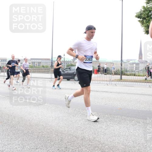 29.06.2025 - hella hamburg halbmarathon Lena Gebhardt http://msf.ph/oto/8381838 29.06.2025 10:49:32 Lombardsbrücke 769, 3383, 1040, 1041, 1525, 1625, 1805, 1888, 2067, 2395, 2466, 2527, 2541, 2668, 2713, 2862, 2927, 2997, 3070, 3086, 3183, 3232, 3383, 3943, 4403, 4525, 4527, 4589, 4769, 4809, 5076, 5106, 5118, 5463, 5552, 5694, 6191, 6694, 6979, 6989, 7301, 7305, 7339, 7366, 7650, 7679, 7931, 7936, 8065, 8549, 9162, 9245, 9261, 9341, 9359, 10033, 10038, 10130, 10333, 10403, 10479, 10704, 10782, 10785, 11031, 11192, 11558, 11631, 12124, 12388, 13764, 14692 meine-sportfotos.de