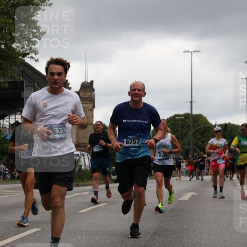 29.06.2025 - hella hamburg halbmarathon Yannick Fuchs http://msf.ph/oto/8381852 29.06.2025 10:54:54 20KM 1188, 1364, 1414, 1453, 1653, 2322, 2323, 2661, 3698, 5602, 5603, 5775, 6033, 6201, 6487, 6708, 6754, 6757, 6921, 7006, 7306, 7636, 7759, 7761, 8662, 9020, 9021, 9611, 9984, 10534, 11623, 11702, 11782, 12789, 12908, 13459, 13516, 15269, 16621, 17145, 17226, 17951, 17952, 18133, 18757, 19117, 19146, 19242 meine-sportfotos.de