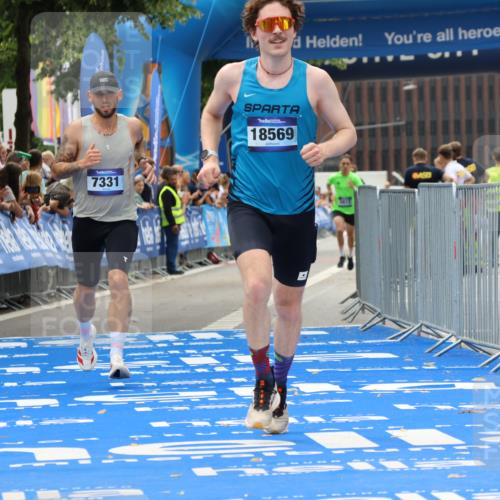 29.06.2025 - hella hamburg halbmarathon Strokosch-Dieckow http://msf.ph/oto/8381875 29.06.2025 10:24:09 Ziel 5612, 6816, 7331, 9269, 10234, 17614, 18569, 19041 meine-sportfotos.de