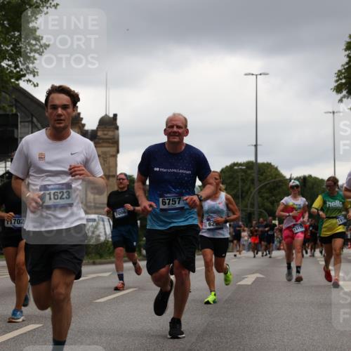29.06.2025 - hella hamburg halbmarathon Yannick Fuchs http://msf.ph/oto/8381877 29.06.2025 10:54:54 20KM 1188, 1364, 1414, 1453, 1653, 2322, 2323, 2661, 3698, 5602, 5603, 5775, 6033, 6201, 6487, 6708, 6754, 6757, 6921, 7006, 7306, 7636, 7759, 7761, 8662, 9020, 9021, 9611, 9984, 10534, 11623, 11702, 11782, 12789, 12908, 13459, 13516, 15269, 16621, 17145, 17226, 17951, 17952, 18133, 18757, 19117, 19146, 19242 meine-sportfotos.de