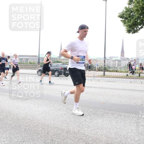 29.06.2025 - hella hamburg halbmarathon Lena Gebhardt http://msf.ph/oto/8381887 29.06.2025 10:49:32 Lombardsbrücke 769, 6989, 383, 1040, 1041, 1525, 1625, 1805, 1888, 2067, 2395, 2466, 2527, 2541, 2668, 2713, 2862, 2927, 2997, 3070, 3086, 3183, 3232, 3383, 3943, 4403, 4525, 4527, 4589, 4769, 4809, 5076, 5106, 5118, 5463, 5552, 5694, 6191, 6694, 6979, 6989, 7301, 7305, 7339, 7366, 7650, 7679, 7931, 7936, 8065, 8549, 9162, 9245, 9261, 9341, 9359, 10033, 10038, 10130, 10333, 10403, 10479, 10704, 10782, 10785, 11031, 11192, 11558, 11631, 12124, 12388, 13764, 14692 meine-sportfotos.de