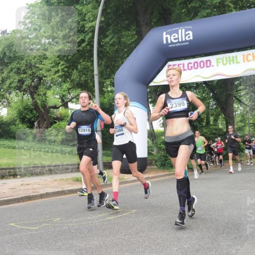 29.06.2025 - hella hamburg halbmarathon KatJ http://msf.ph/oto/8381895 29.06.2025 10:25:20 Zwischen KM18-KM19 1385, 2121, 2399, 5042, 6915, 6993, 7154 meine-sportfotos.de