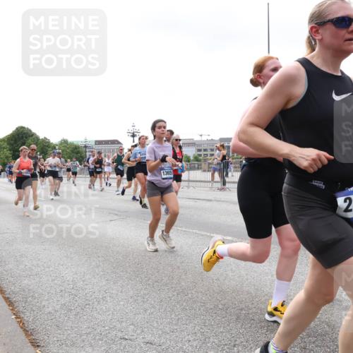 29.06.2025 - hella hamburg halbmarathon Lena Gebhardt http://msf.ph/oto/8381956 29.06.2025 10:40:19 Lombardsbrücke 6548, 4756, 6890, 13651, 2250, 1018, 1037, 1058, 1076, 1291, 1586, 1691, 1899, 2019, 2109, 2254, 2515, 2572, 2762, 2763, 2866, 2888, 3237, 3293, 3295, 3515, 3607, 3808, 3810, 3882, 3883, 3884, 4173, 4271, 4411, 4471, 4756, 4906, 5059, 5113, 5229, 5263, 5351, 5352, 5654, 5702, 5877, 5901, 5975, 6076, 6097, 6229, 6278, 6280, 6363, 6463, 6548, 6673, 6698, 6750, 6866, 6876, 6890, 6920, 7045, 7108, 7174, 7455, 7456, 7675, 7850, 8107, 8307, 8378, 8391, 8612 meine-sportfotos.de