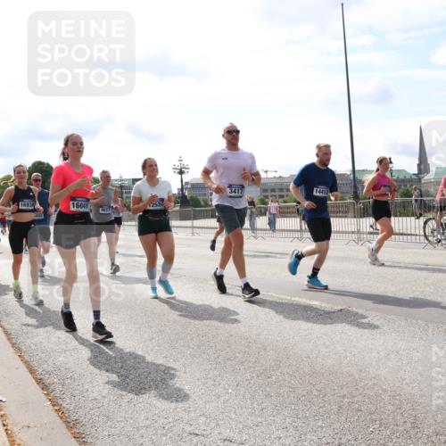 29.06.2025 - hella hamburg halbmarathon Lena Gebhardt http://msf.ph/oto/8382073 29.06.2025 10:15:36 Lombardsbrücke 4494, 16938, 492, 16041, 12524, 3417, 14413, 1440, 1524, 2110, 2281, 2720, 2989, 3167, 3417, 3513, 3650, 4007, 4466, 4492, 4494, 5069, 5271, 5739, 5986, 6317, 6376, 6576, 7452, 7809, 7810, 7941, 7942, 8237, 8256, 9192, 9307, 9423, 9657, 9847, 9997, 10108, 10608, 10775, 10858, 12457, 12469, 12521, 13179, 13197, 13453, 13500, 13818, 13951, 14413, 14423, 14550, 14552, 15150, 15307, 15740 meine-sportfotos.de