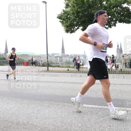 29.06.2025 - hella hamburg halbmarathon Lena Gebhardt http://msf.ph/oto/8382092 29.06.2025 10:49:33 Lombardsbrücke 1525, 38, 1040, 1041, 1525, 1625, 1805, 1888, 2067, 2395, 2466, 2527, 2541, 2668, 2713, 2862, 2927, 2997, 3070, 3086, 3183, 3232, 3383, 3943, 4403, 4525, 4527, 4589, 4769, 4809, 5076, 5106, 5118, 5463, 5552, 5694, 6191, 6694, 6979, 6989, 7301, 7305, 7339, 7366, 7650, 7679, 7931, 7936, 8065, 8549, 9162, 9245, 9261, 10033, 10038, 10130, 10333, 10403, 10479, 10704, 10782, 10785, 11031, 11192, 11558, 11631, 12124, 12388, 13764, 14692 meine-sportfotos.de