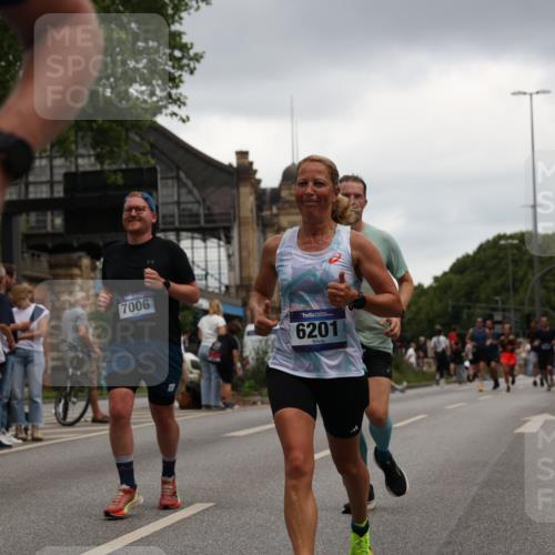 29.06.2025 - hella hamburg halbmarathon Yannick Fuchs http://msf.ph/oto/8382093 29.06.2025 10:54:56 20KM 1188, 1364, 1414, 1453, 1653, 1823, 2322, 2323, 2426, 2661, 3698, 5602, 5603, 5775, 6201, 6487, 6708, 6754, 6757, 6921, 7006, 7250, 7306, 7636, 7759, 7761, 8483, 8662, 9020, 9021, 9611, 9984, 10295, 10534, 11623, 11702, 11782, 12789, 12908, 13459, 13516, 15269, 16621, 17145, 17226, 17951, 17952, 18133, 18757, 19117, 19146, 19242 meine-sportfotos.de