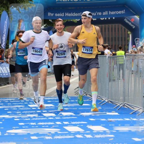 29.06.2025 - hella hamburg halbmarathon Strokosch-Dieckow http://msf.ph/oto/8382101 29.06.2025 10:24:06 Ziel 7331, 9269, 10234, 14753, 17614, 18569, 19041 meine-sportfotos.de