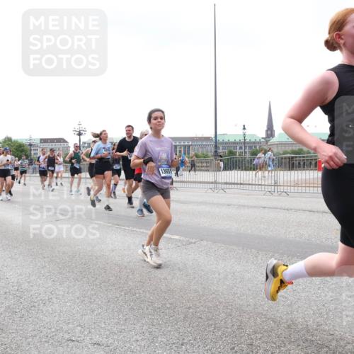 29.06.2025 - hella hamburg halbmarathon Lena Gebhardt http://msf.ph/oto/8382112 29.06.2025 10:40:20 Lombardsbrücke 4756, 11655, 13651, 6876, 1018, 1037, 1058, 1076, 1291, 1586, 1691, 1899, 2019, 2109, 2254, 2515, 2572, 2762, 2763, 2866, 2888, 3237, 3293, 3295, 3515, 3607, 3808, 3810, 3882, 3883, 3884, 4173, 4271, 4411, 4471, 4756, 4906, 5059, 5113, 5229, 5263, 5351, 5352, 5654, 5702, 5877, 5901, 5975, 6076, 6097, 6229, 6278, 6280, 6363, 6463, 6548, 6673, 6698, 6750, 6866, 6876, 6890, 6920, 7045, 7108, 7174, 7455, 7456, 7675, 7850, 8107, 8307, 8378, 8391 meine-sportfotos.de